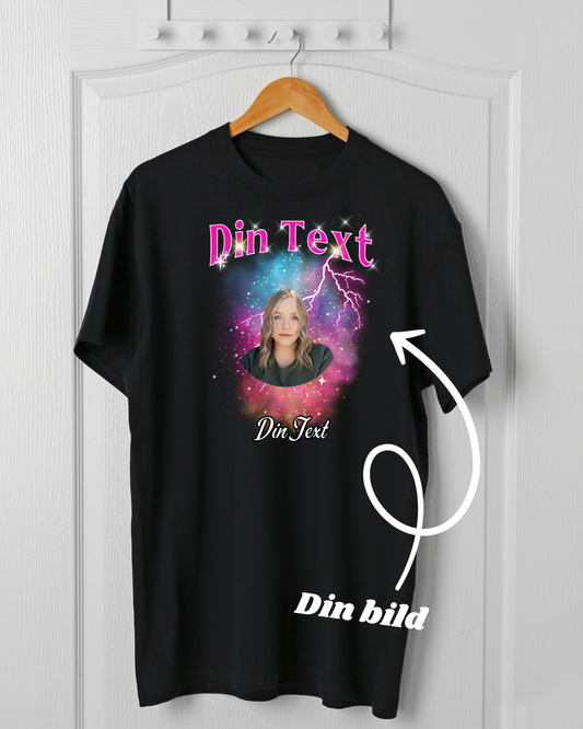 T-shirt | Personlig Design | Rosa Bakgrund